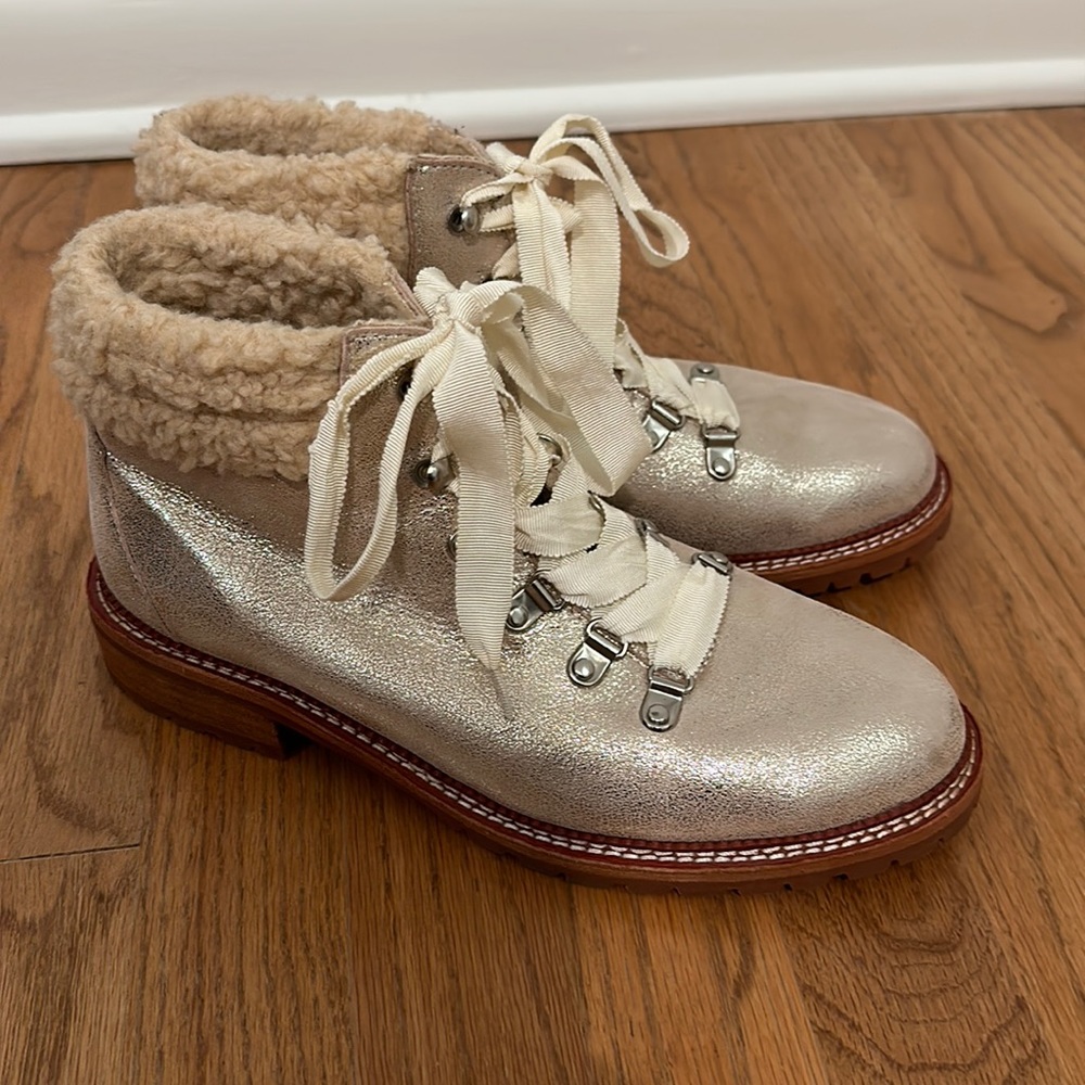 Silent d boots